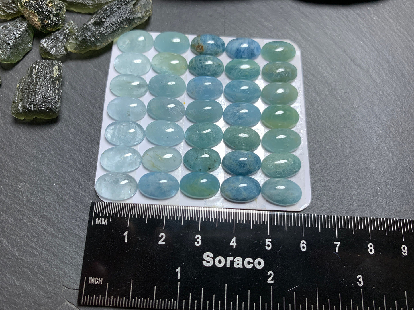 Aquamarine oval 8x12mm cabochon - Calibrated cabochons