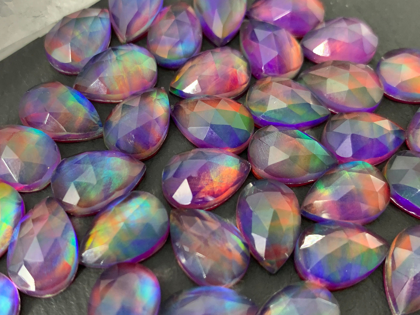 Faceted Aurora Opal pear 8x12mm cabochon - Doublet cabochons