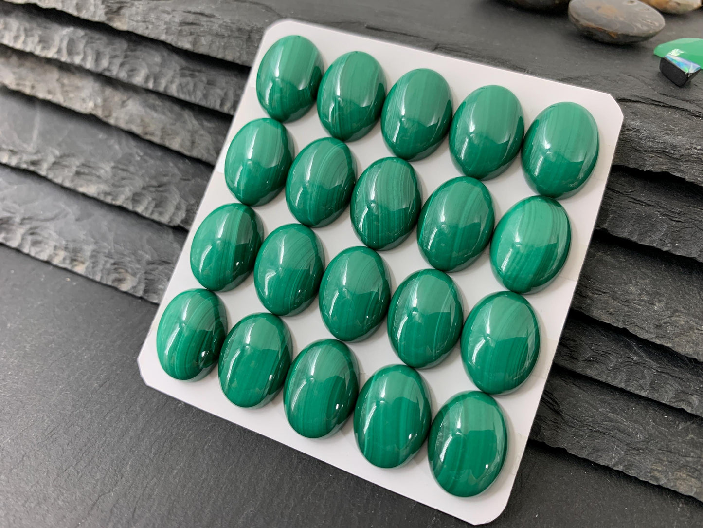 Malachite oval 12x16mm cabochon - Calibrated cabochons