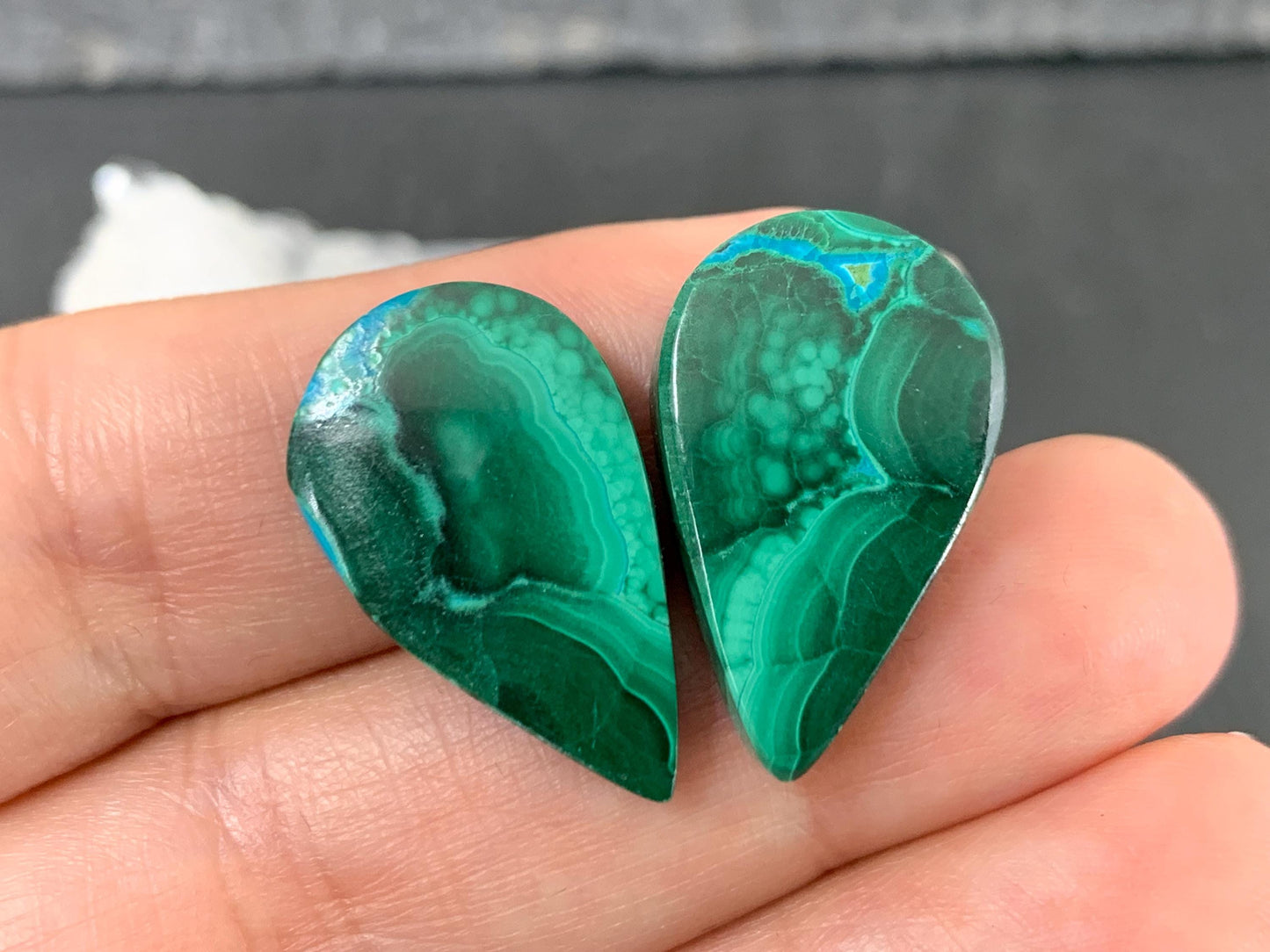 Malachite pear 14x23x4.5mm cabochon pair