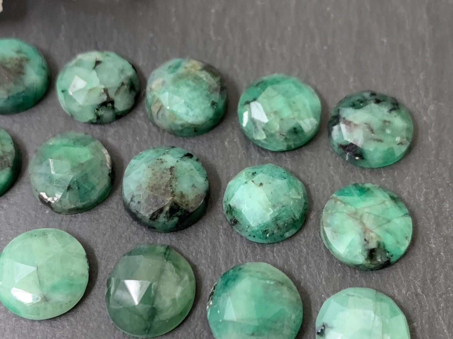 Faceted Emerald round 10mm cabochon