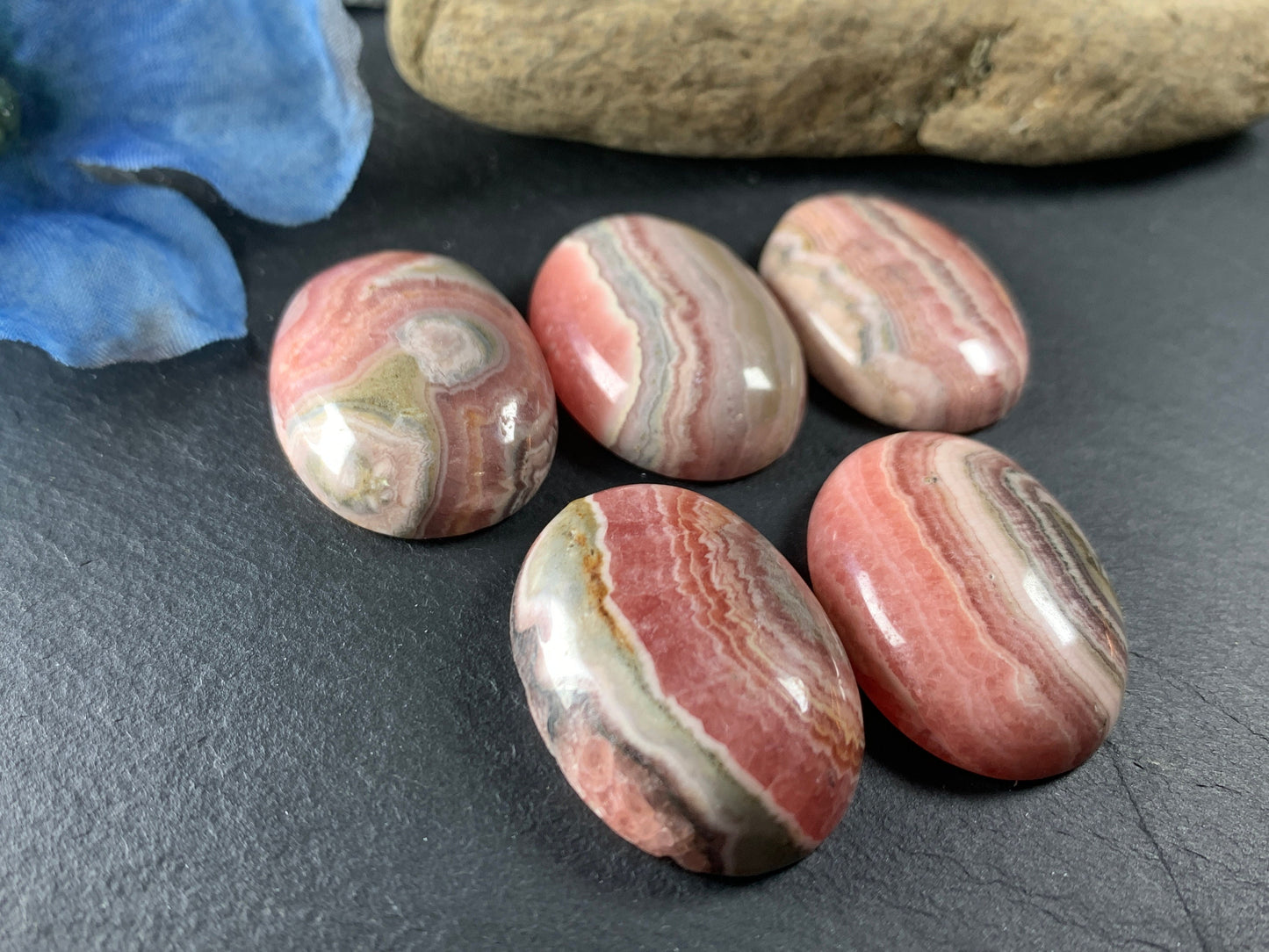 Rhodochrosite oval 22x30mm cabochon