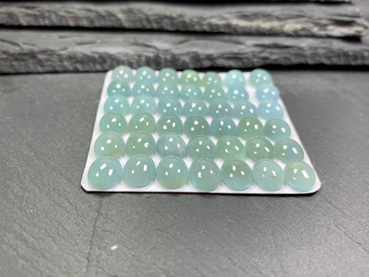 Aquamarine oval cabochon 8x10mm - Calibrated cabochons