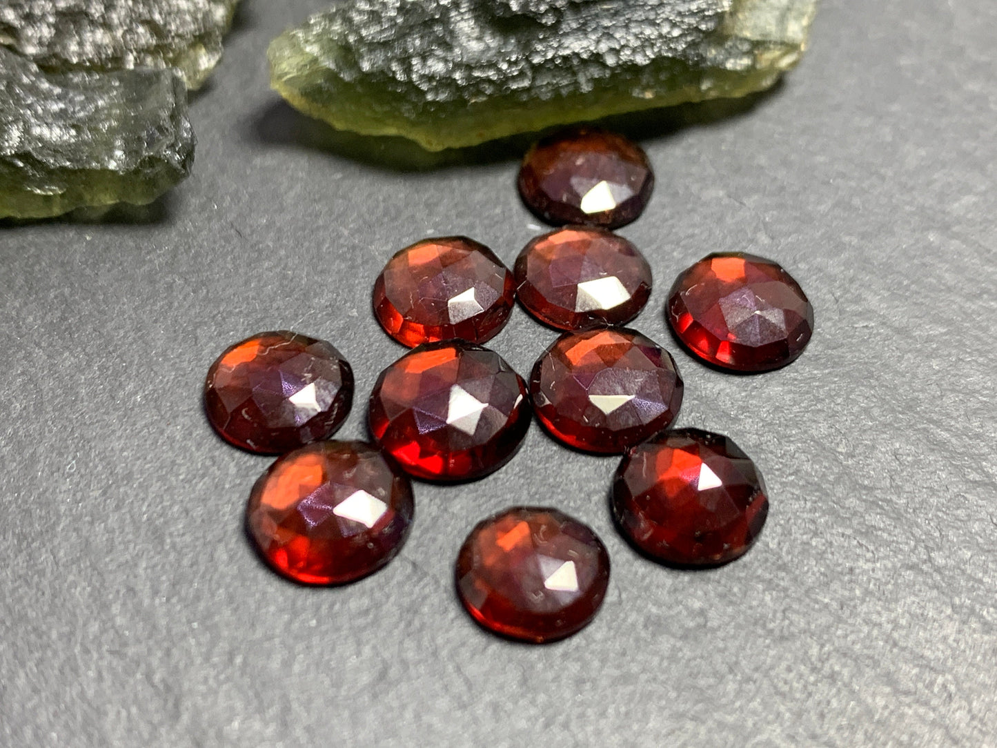 Faceted Mozambique Garnet round 6.5 - 7mm Cabochon