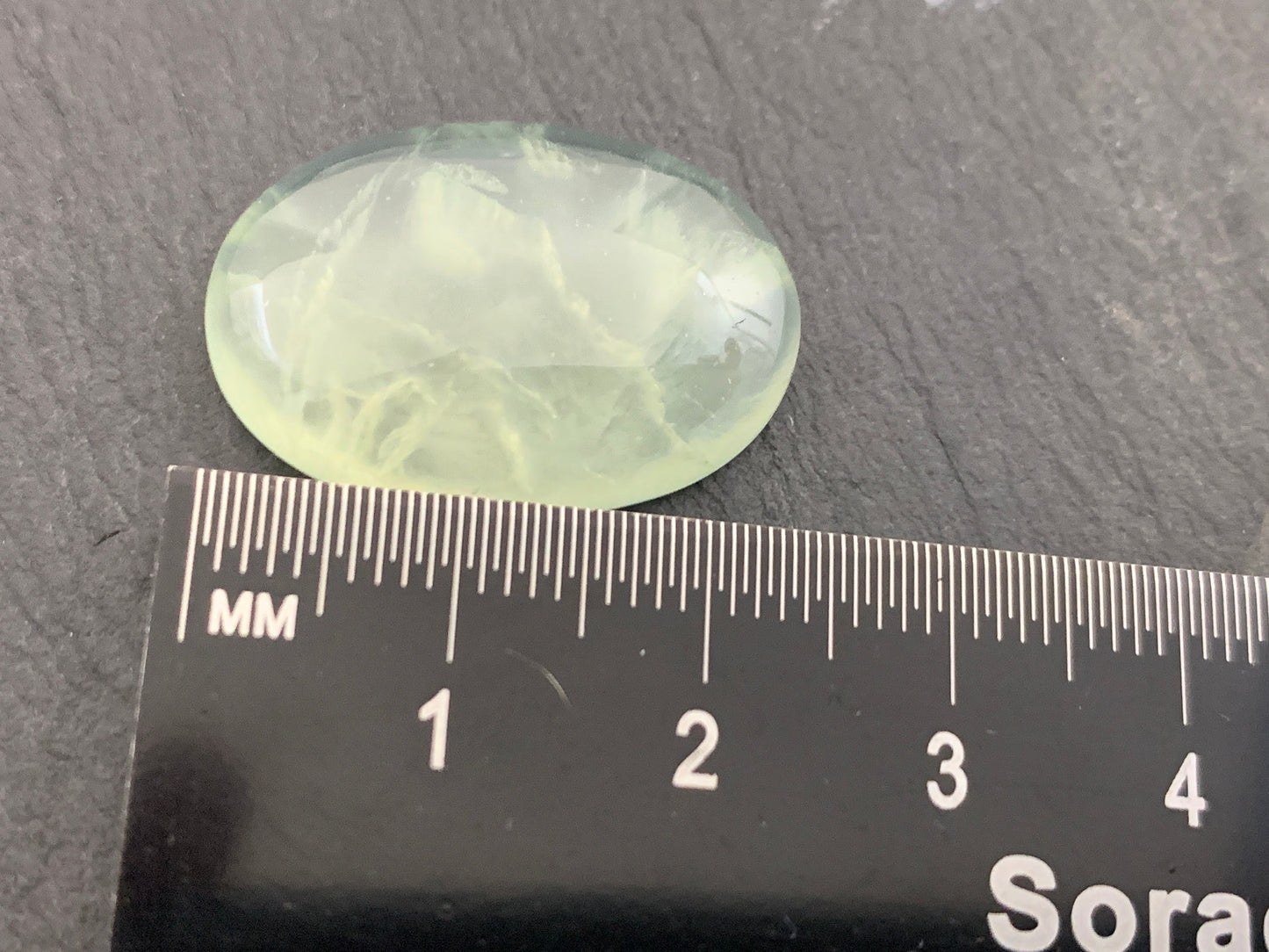 Prehnite oval 18x25mm cabochon - Calibrated cabochons
