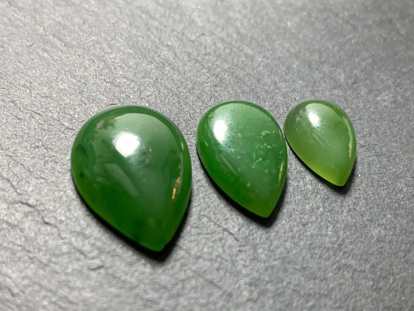 Nephrite pear 15-18mm long Cabochon - Calibrated cabochons