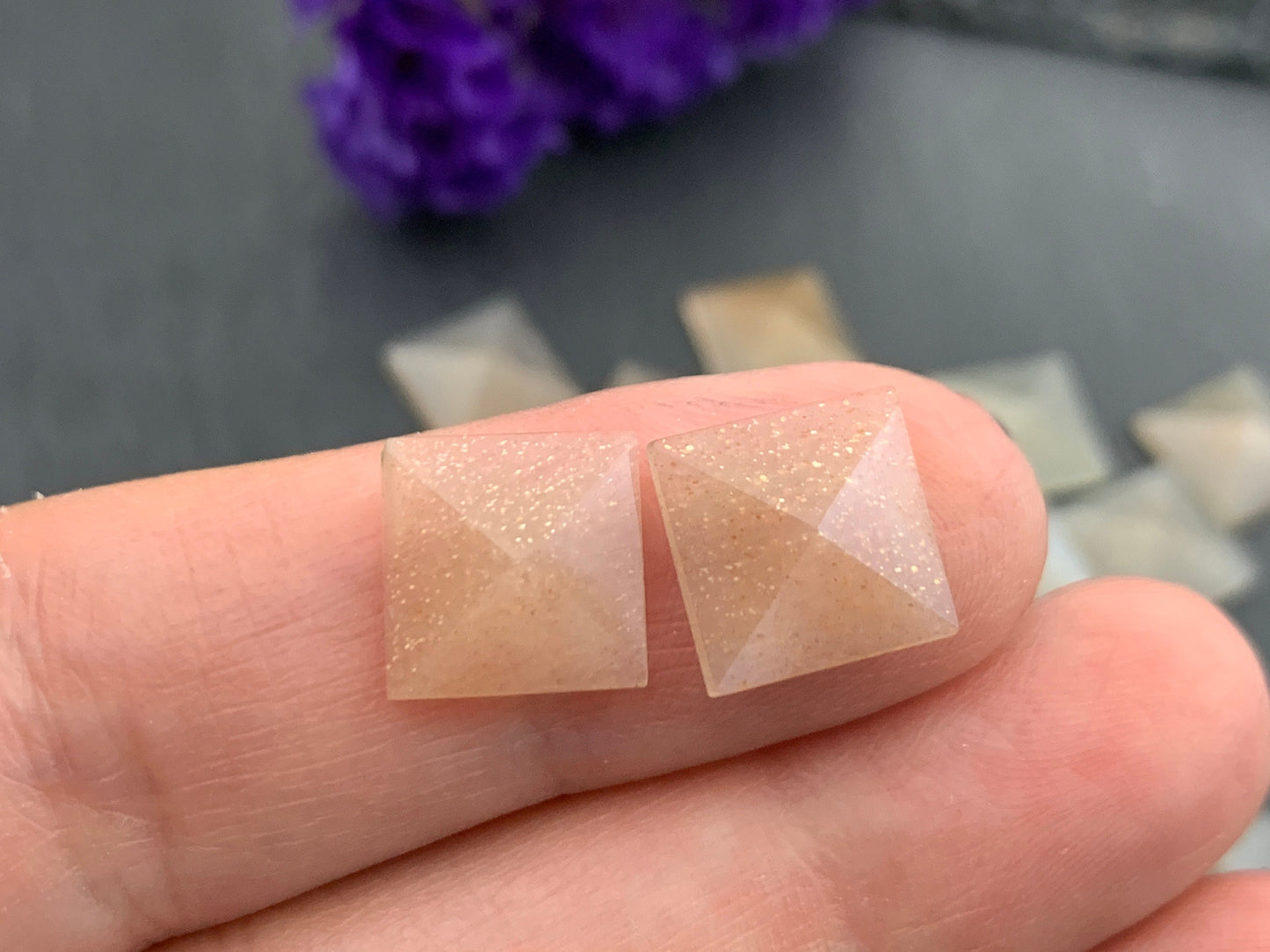 Faceted GoldSand Sunstone Pyramid Square 10x10mm cabochon