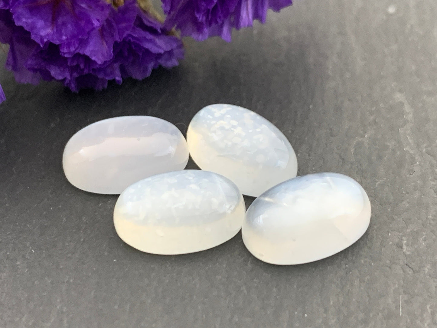White Moonstone oval 8x12mm cabochon - Calibrated cabochons