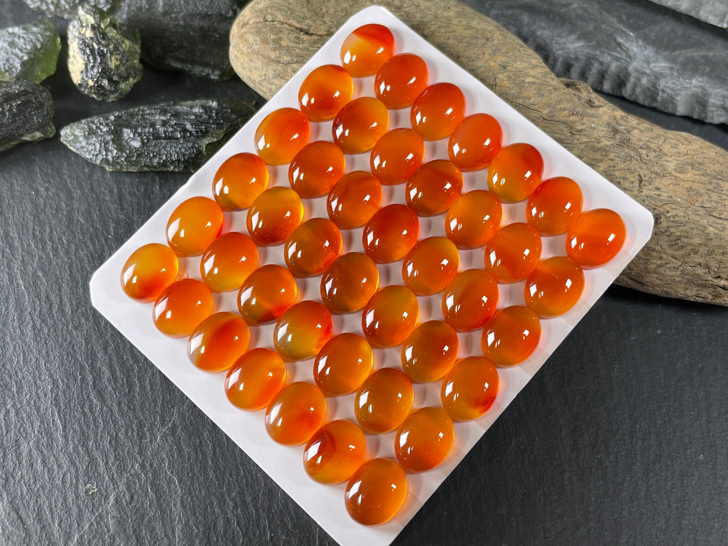Carnelian oval 8x10mm cabochon - Calibrated cabochons