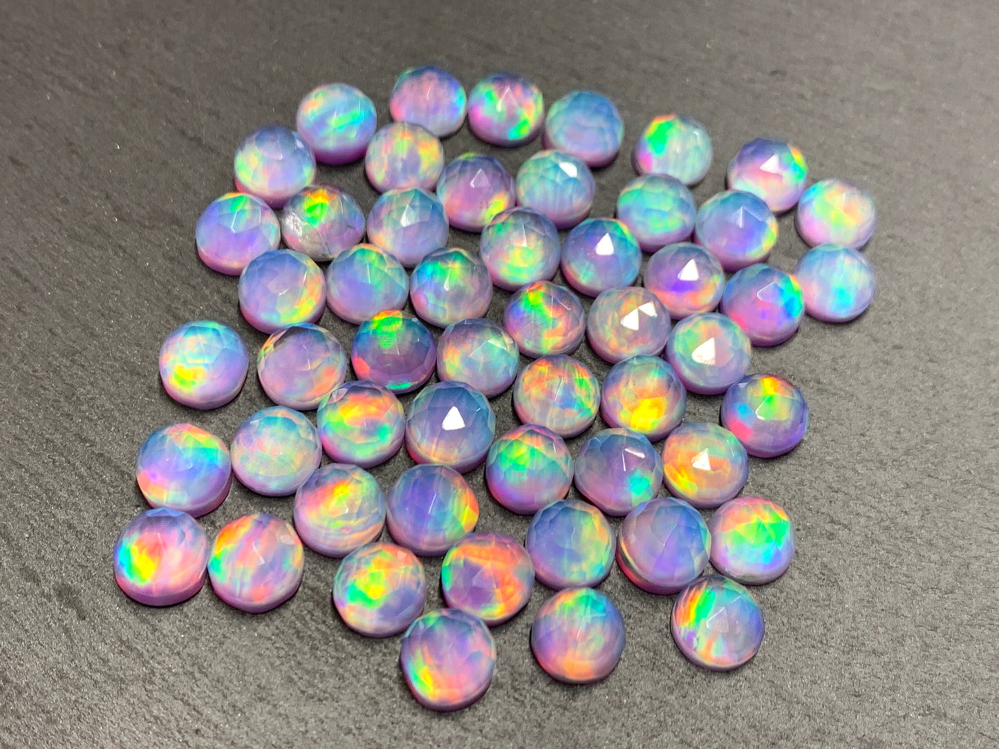 Faceted Aurora Opal round 8mm cabochon - Doublet cabochon
