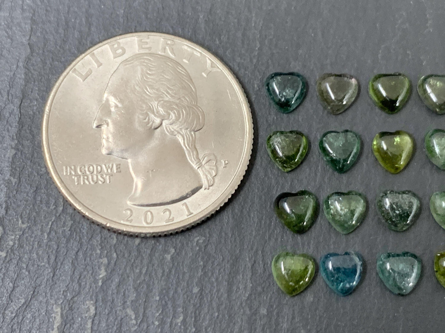Green Tourmaline heart 5mm cabochon - Calibrated cabochons