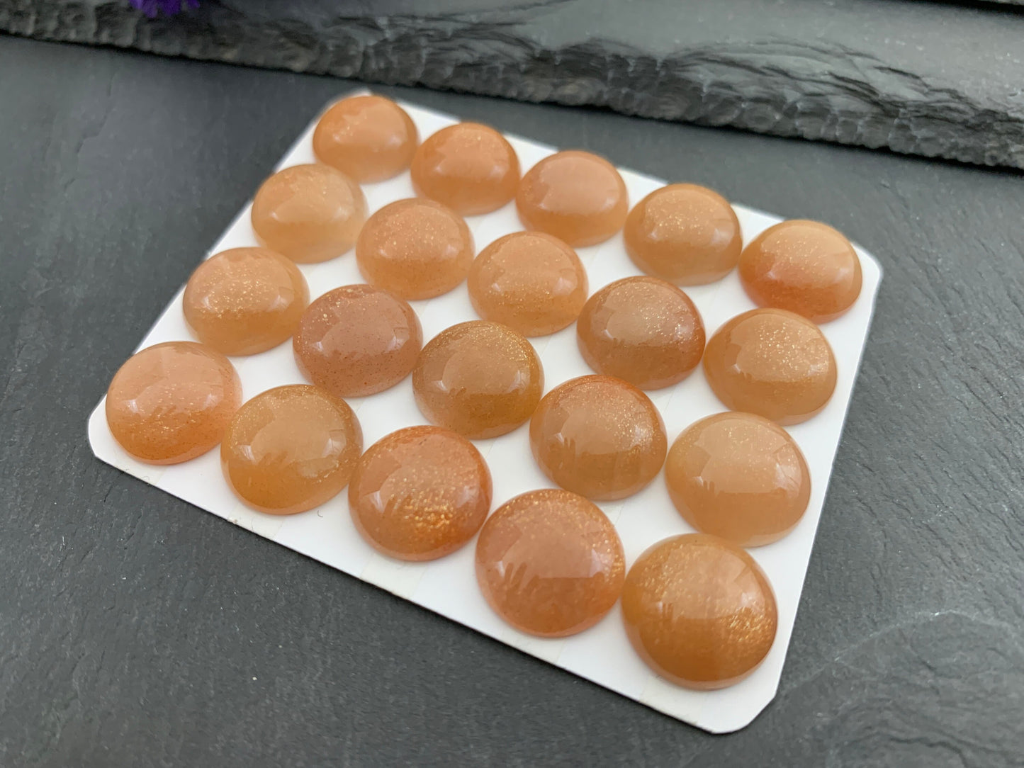 Gold Sunstone round 15mm cabochon - Calibrated cabochons