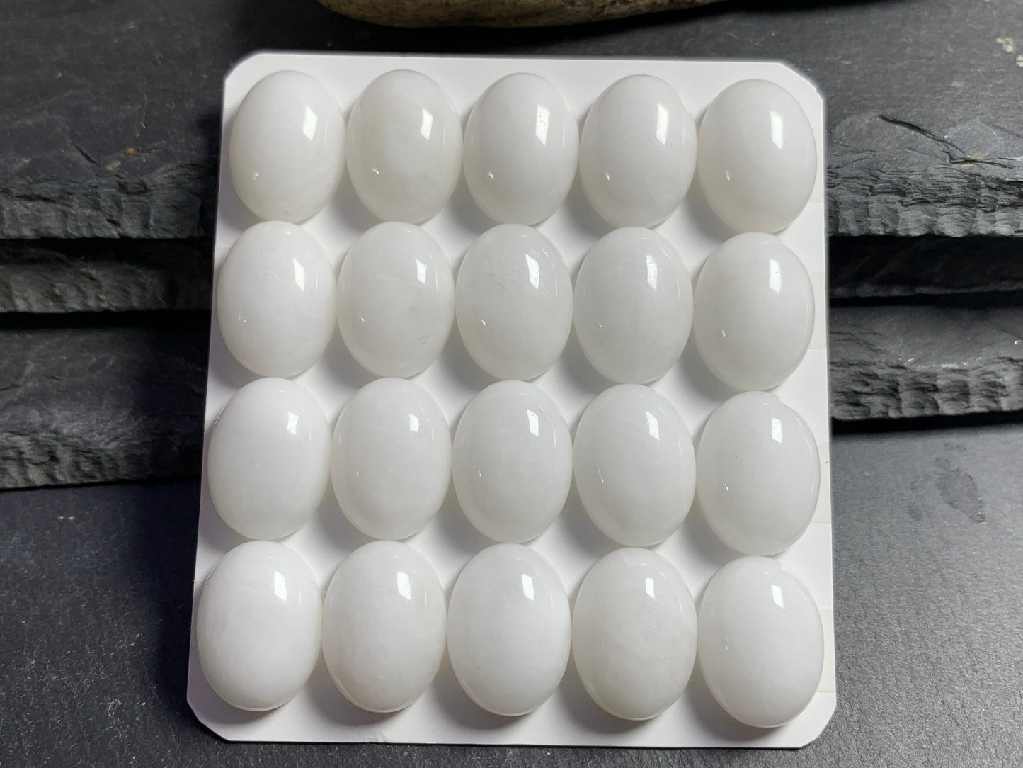 White Quartzite oval 12x16mm cabochon - Calibrated cabochons