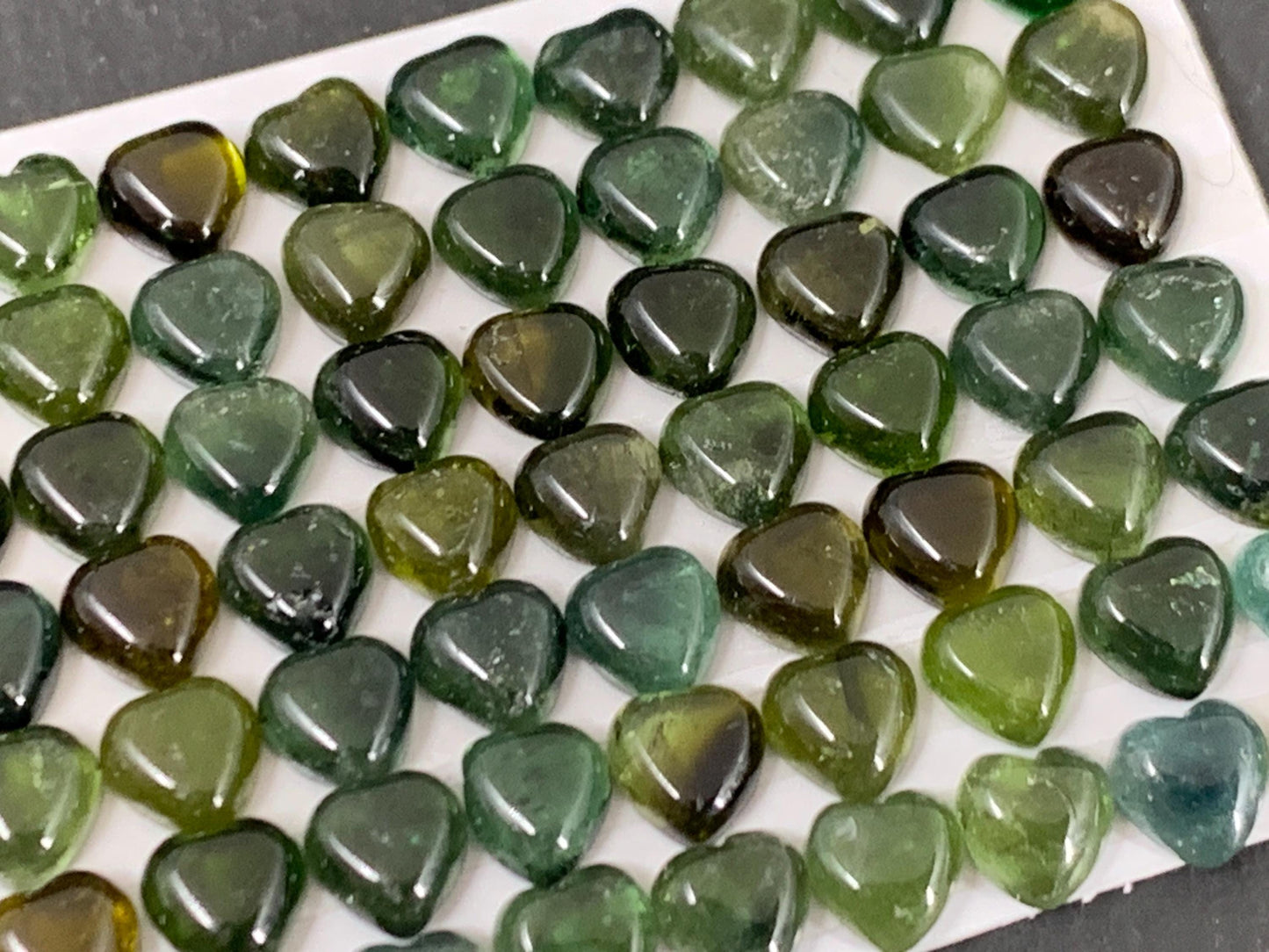 Green Tourmaline heart 5mm cabochon - Calibarted cabochons