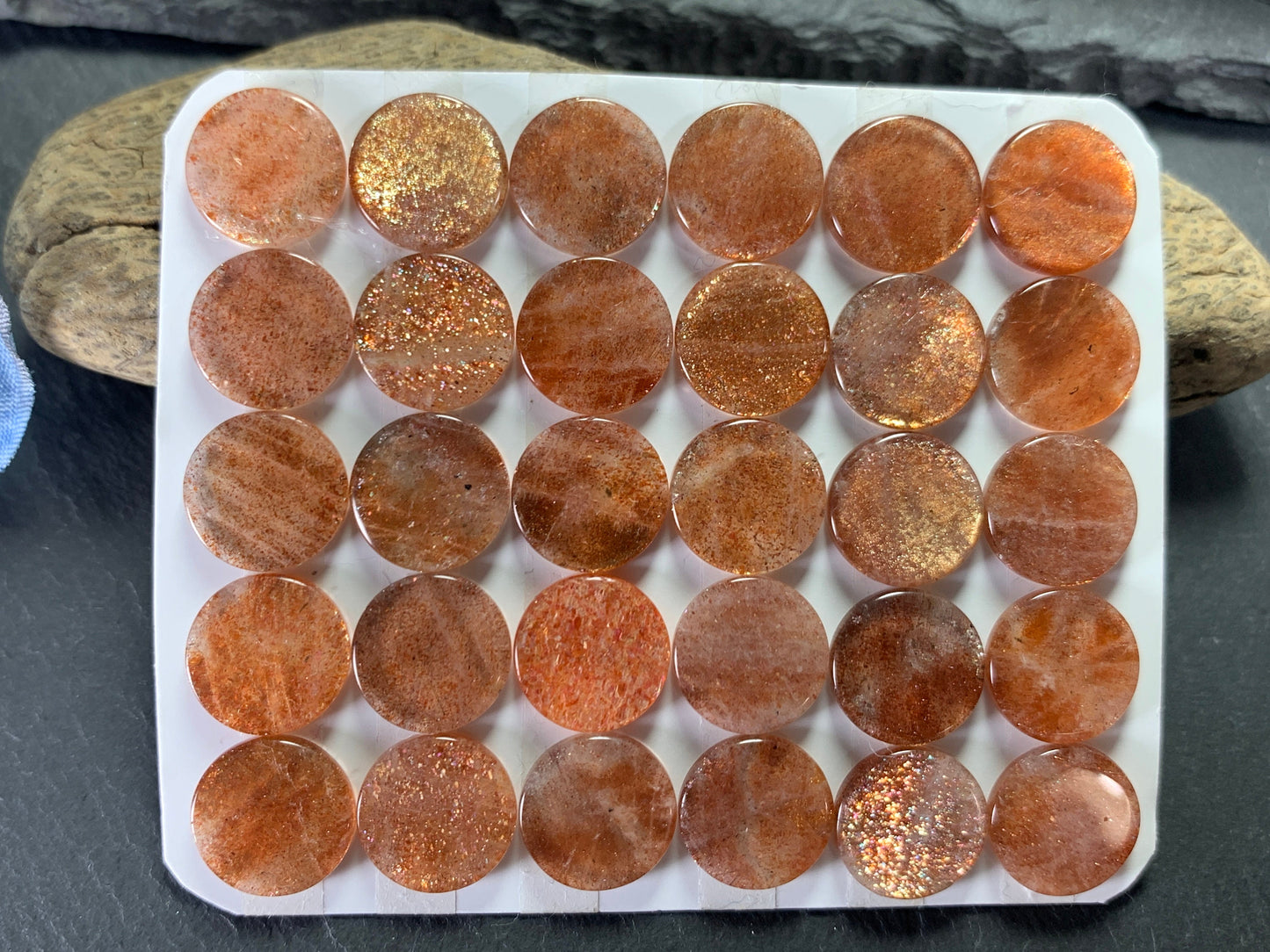 Flat Gold Sunstone round 12mm cabochon - Calibrated cabochons