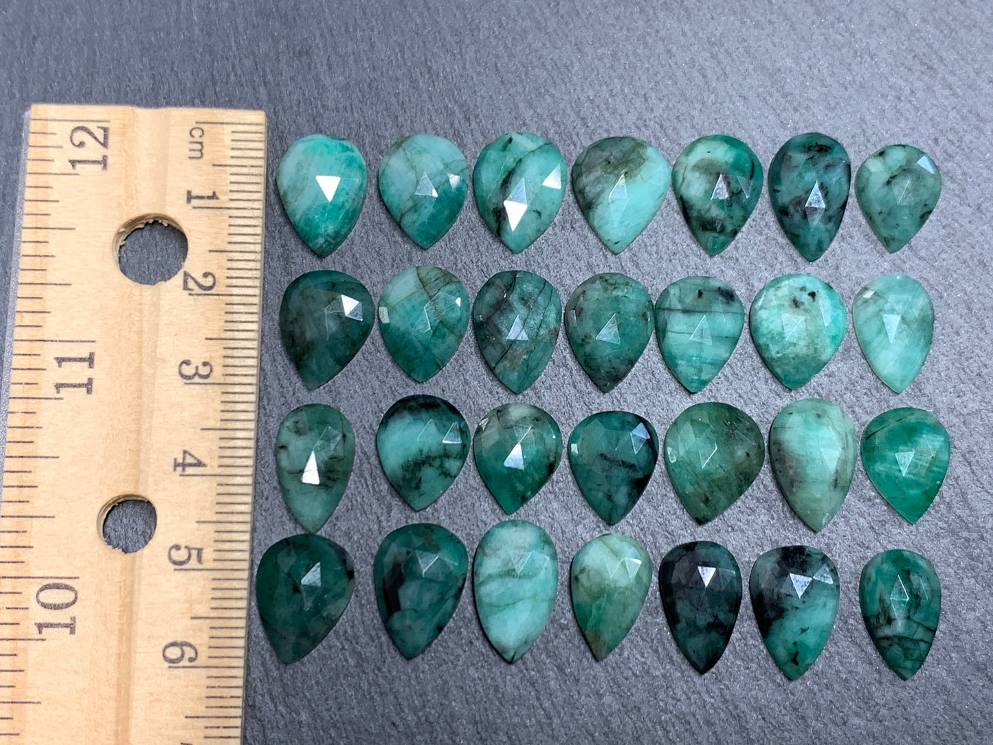 Emerald Faceted pear 12-14mm cabochon