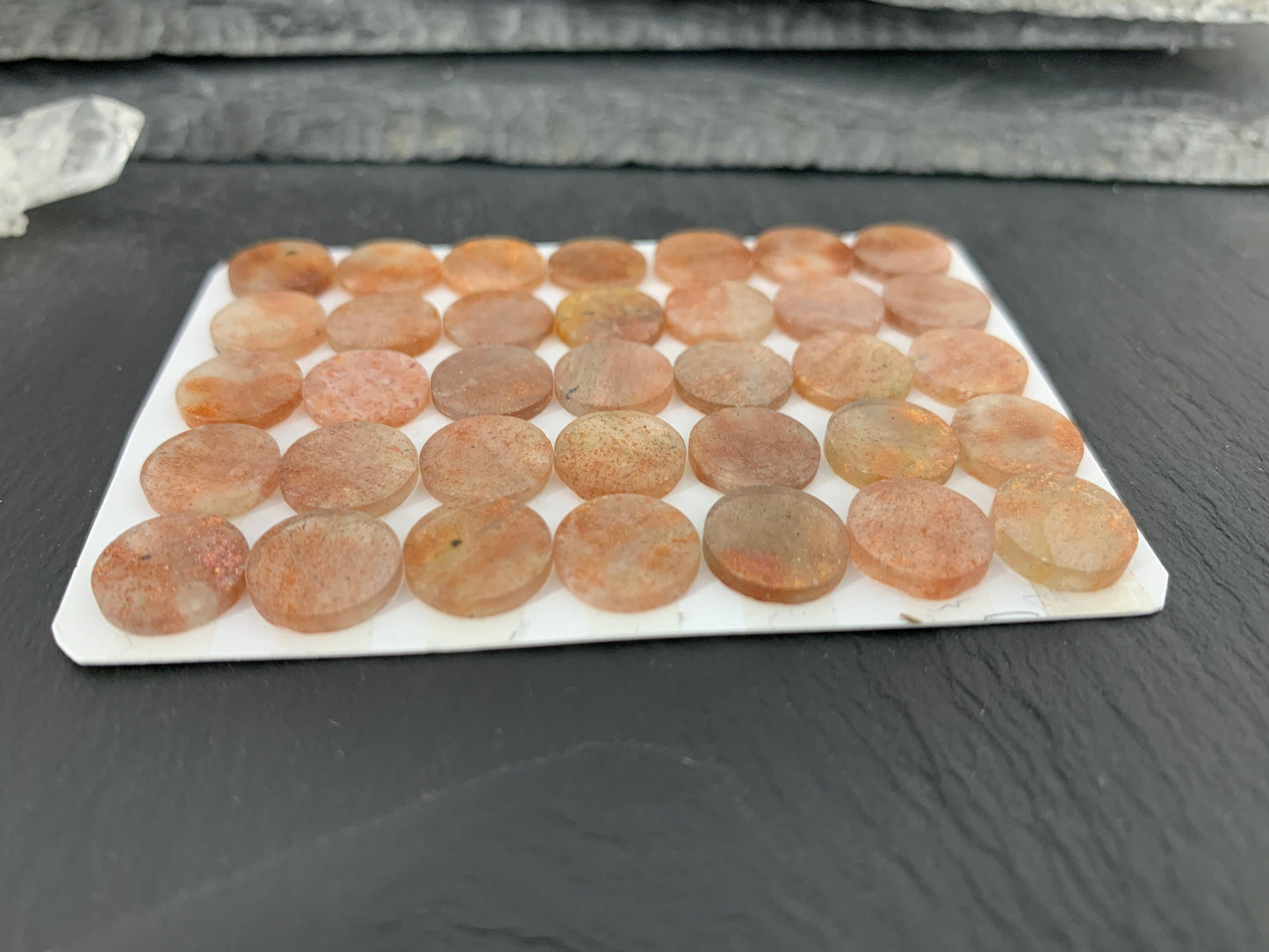 Flat Sunstone round 10mm cabochon - Calibrated cabochons