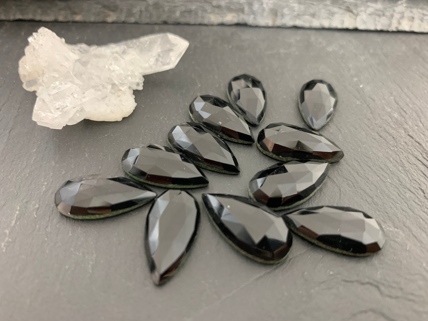 Faceted Black Agate pear 10x20mm cabochon - Calibrated cabochons