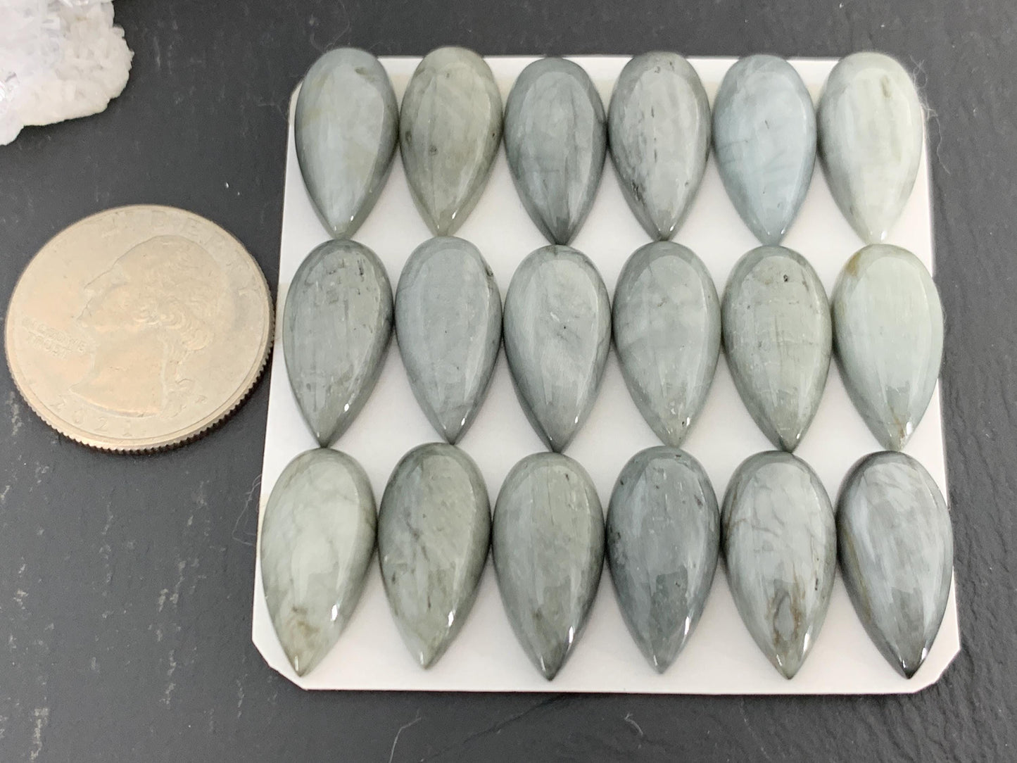 Eagle Eye pear 10x20mm cabochon - Calibrated cabochons