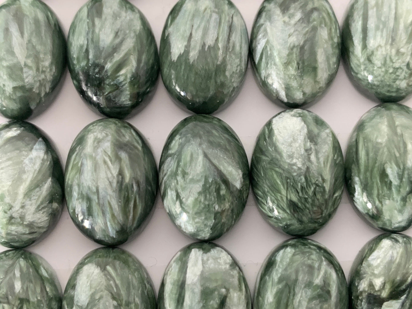 Seraphinite oval 13x18mm cabochon - Calibrated cabochons