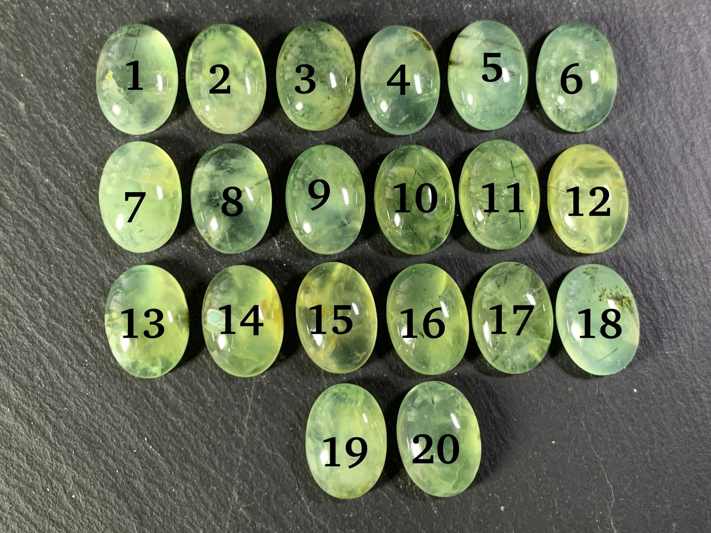 Prehnite oval 13x18mm cabochon - Calibrated cabochons