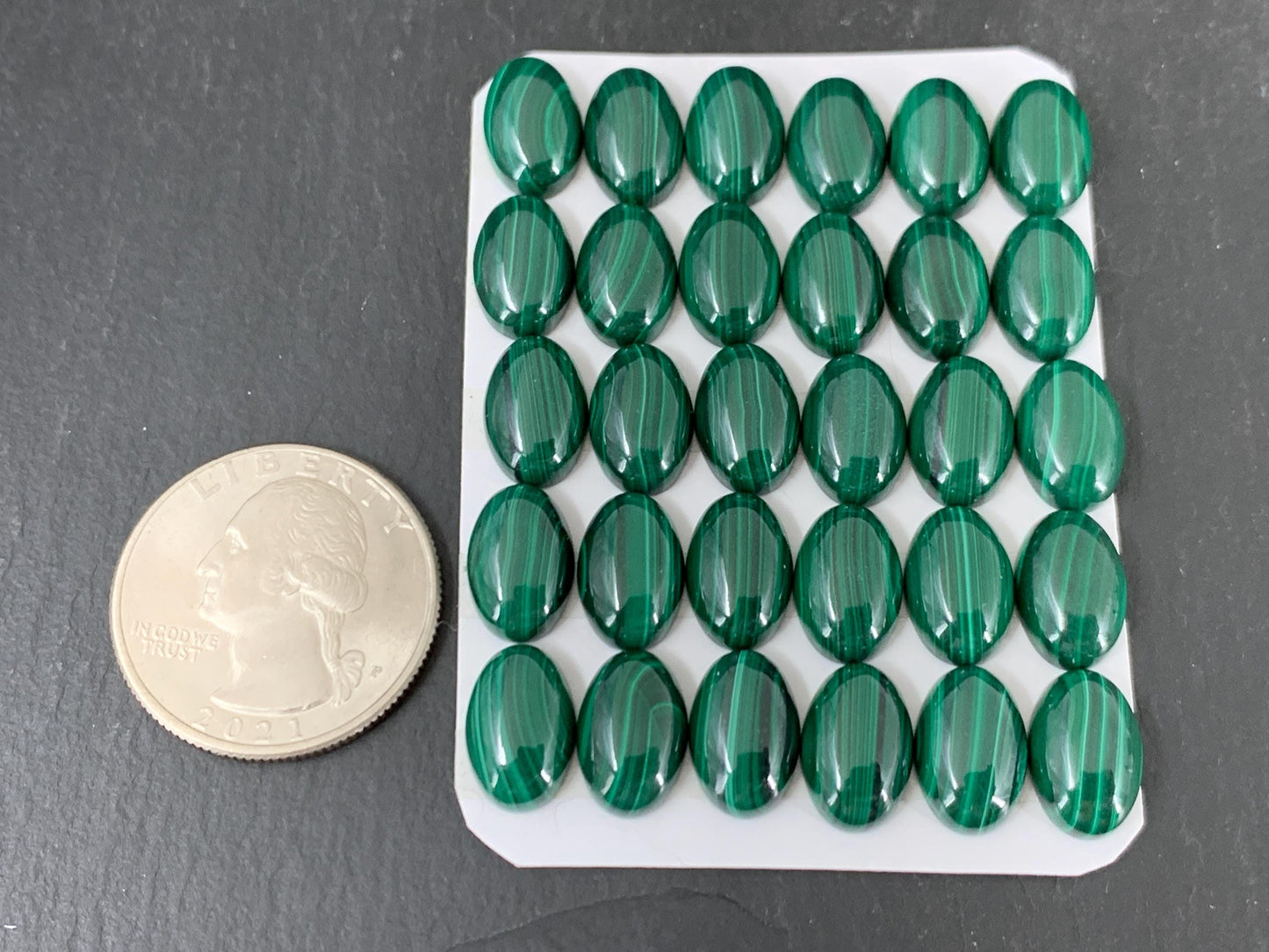 Malachite oval 8x12mm cabochon - Calibrated cabochons