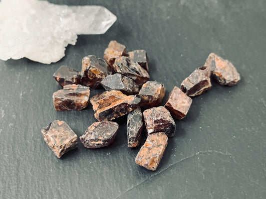 Raw Zircon 7-15mm long from Tanzania - lot of 17 piec - not drilled gemstone