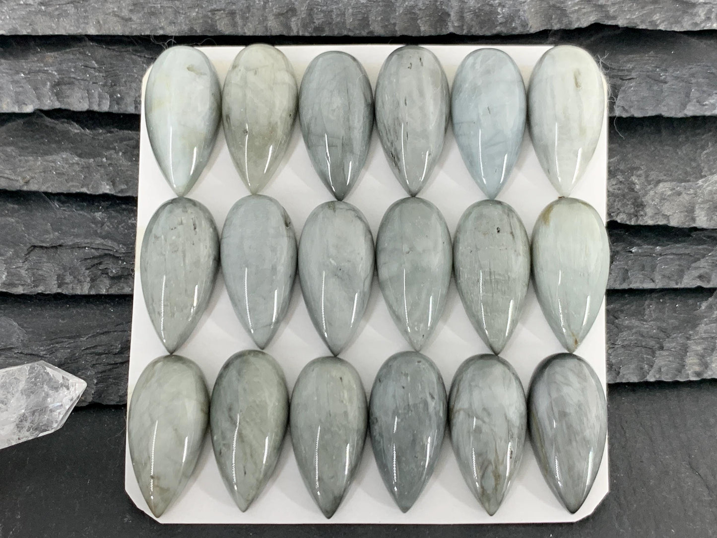 Eagle Eye pear 10x20mm cabochon - Calibrated cabochons