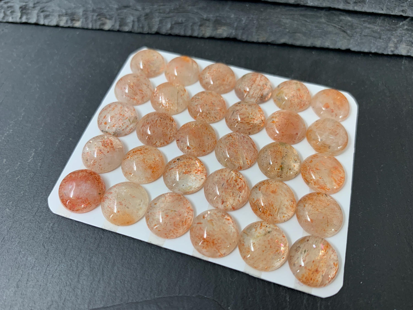 Sunstone round 12mm cabochon - Calibrated cabochons.