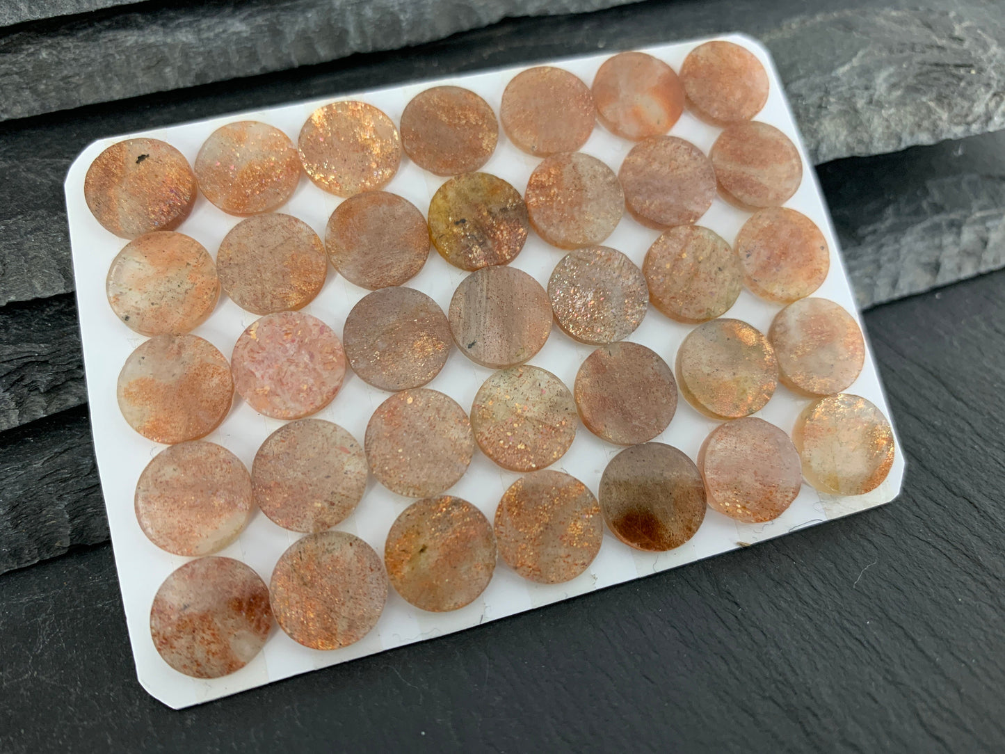 Flat Sunstone round 10mm cabochon - Calibrated cabochons