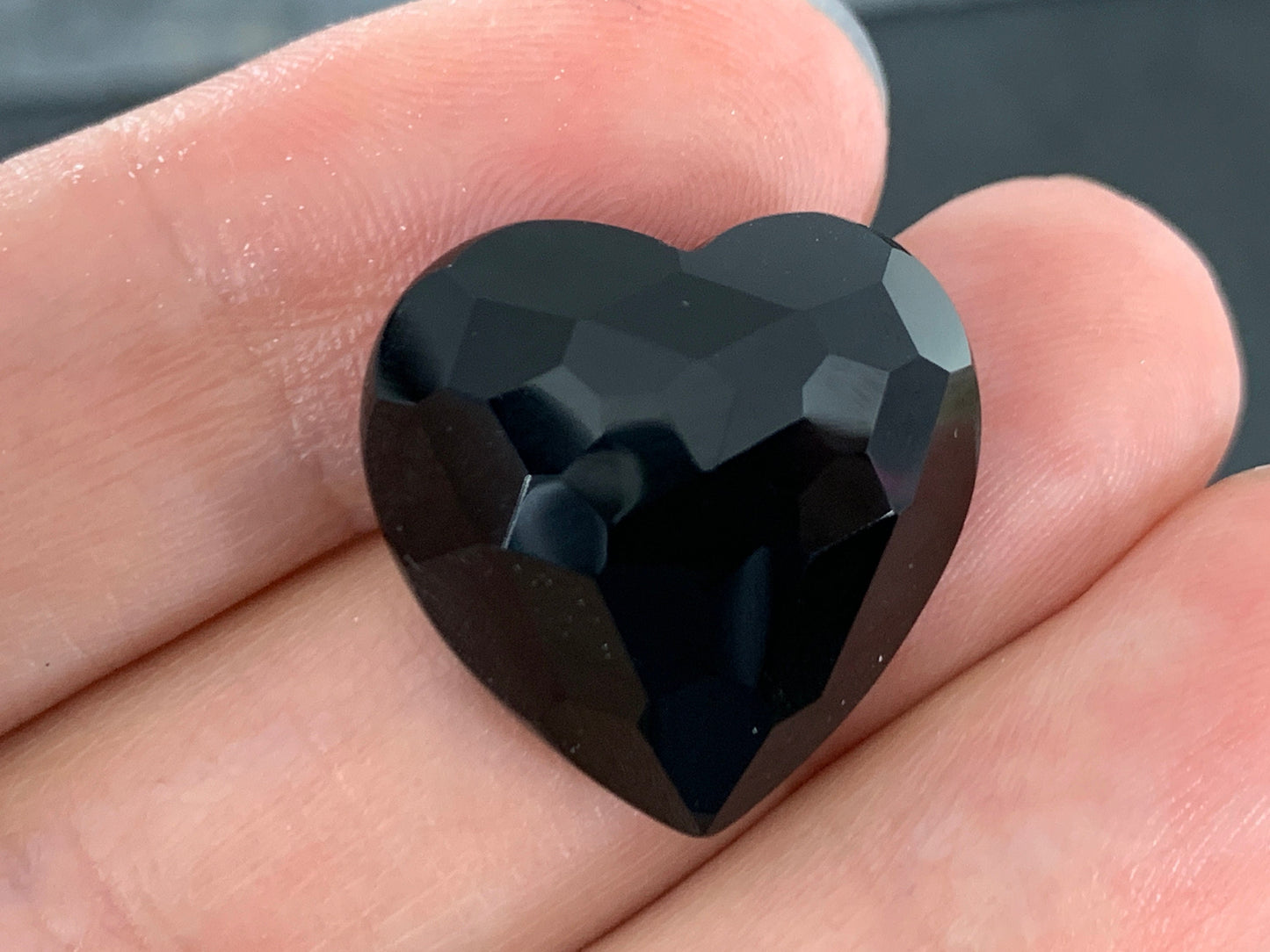 Faceted black Agate heart 20x20mm cabochon - Calibrated cabochons