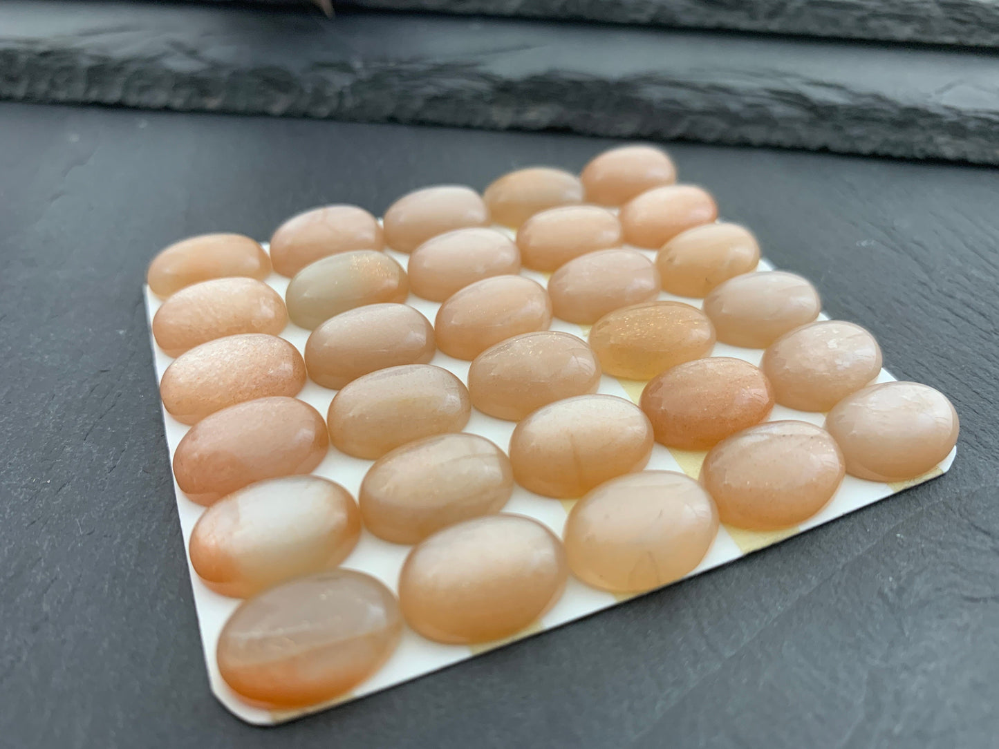 Peach Moonstone oval 10x14mm cabochon - Calibrated cabochons