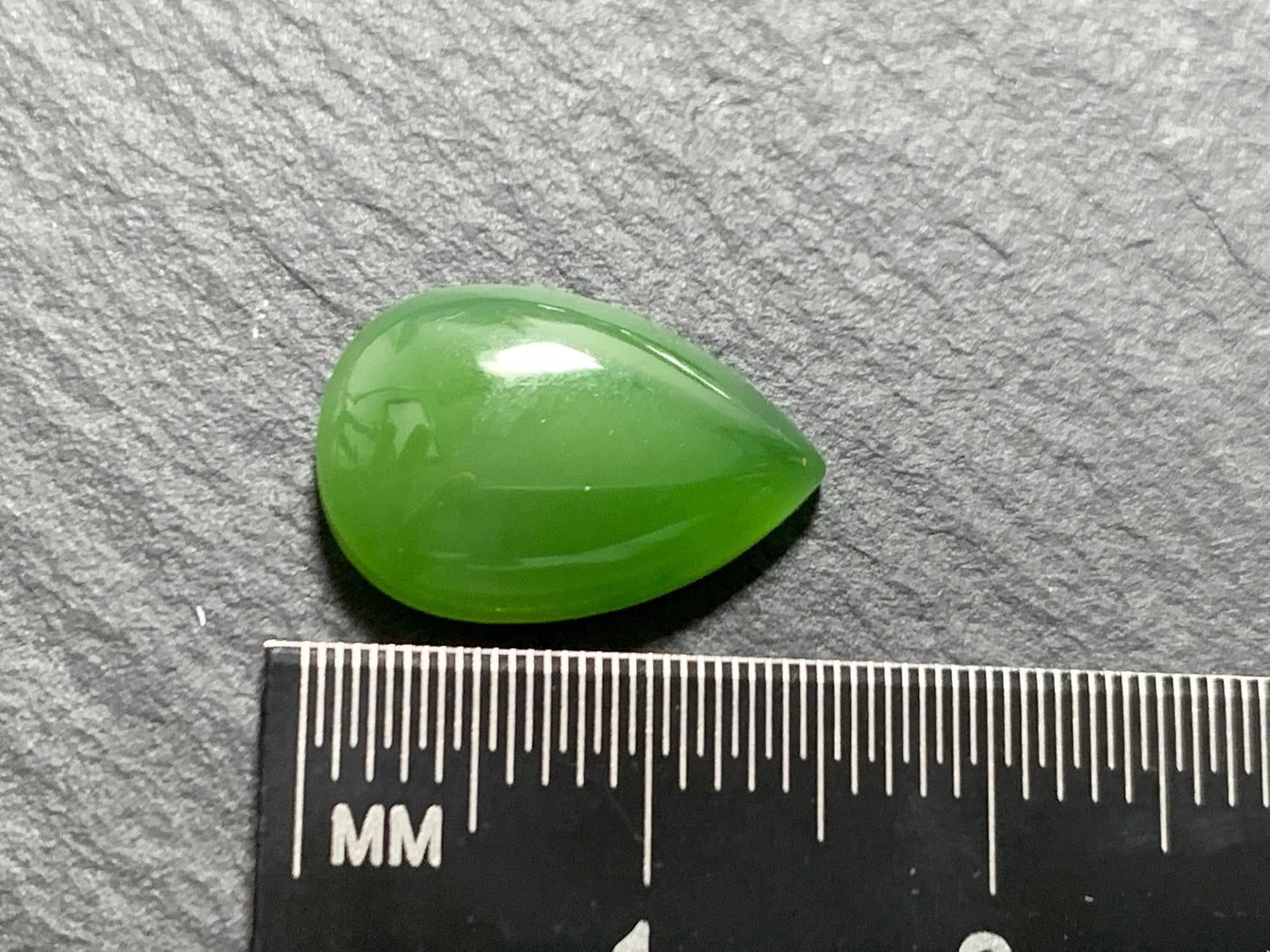 Nephrite pear 15-18mm long Cabochon - Calibrated cabochons