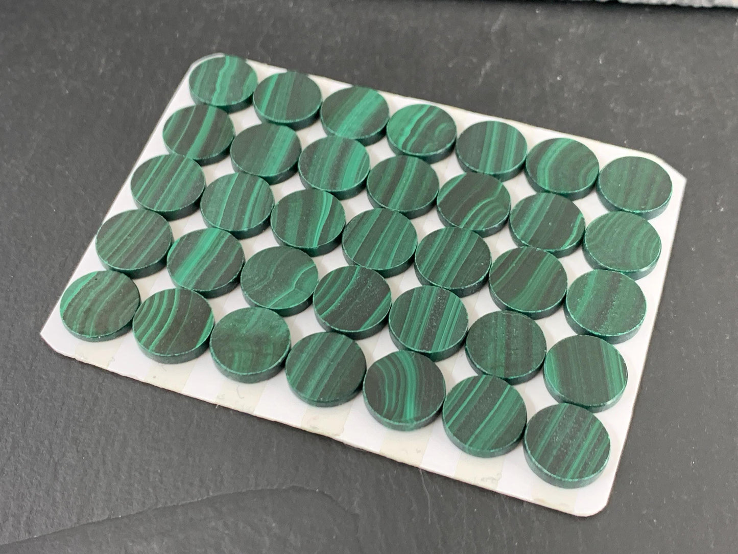 Flat Malachite round 10mm cabochon - Calibrated Cabochons