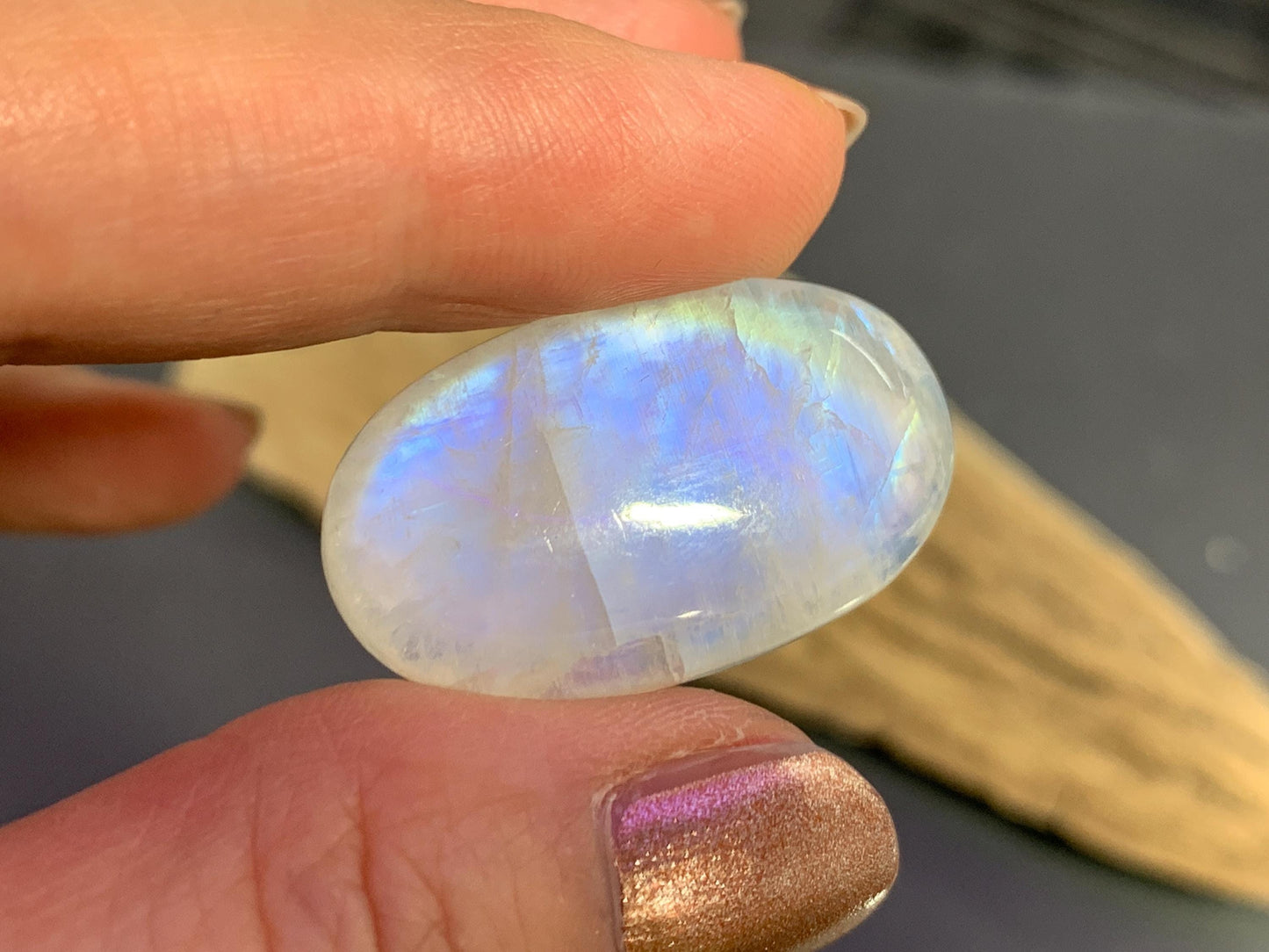 Rainbow Moonstone oval 22x13x7mm cabochon