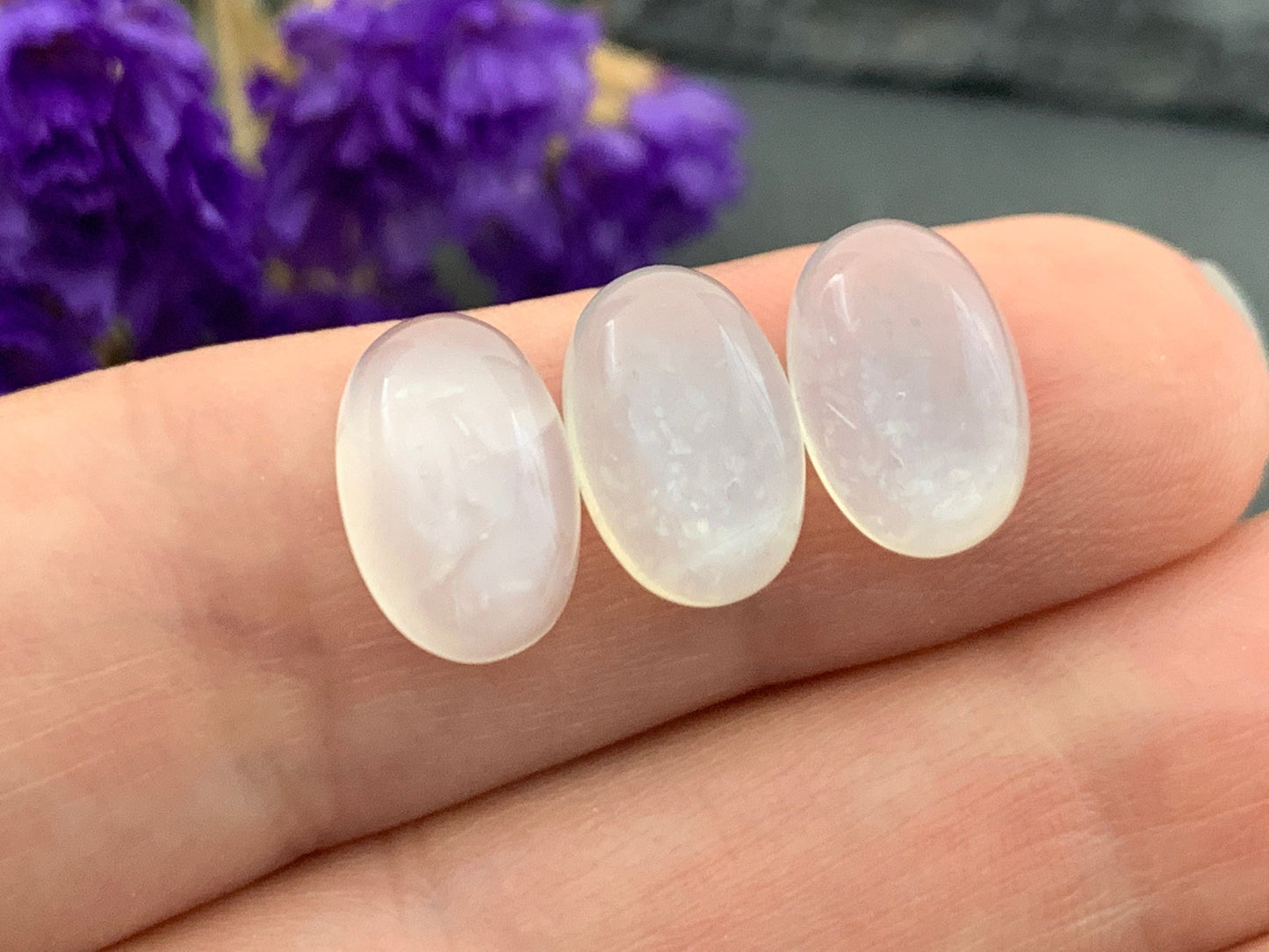 White Moonstone oval 8x12mm cabochon - Calibrated cabochons