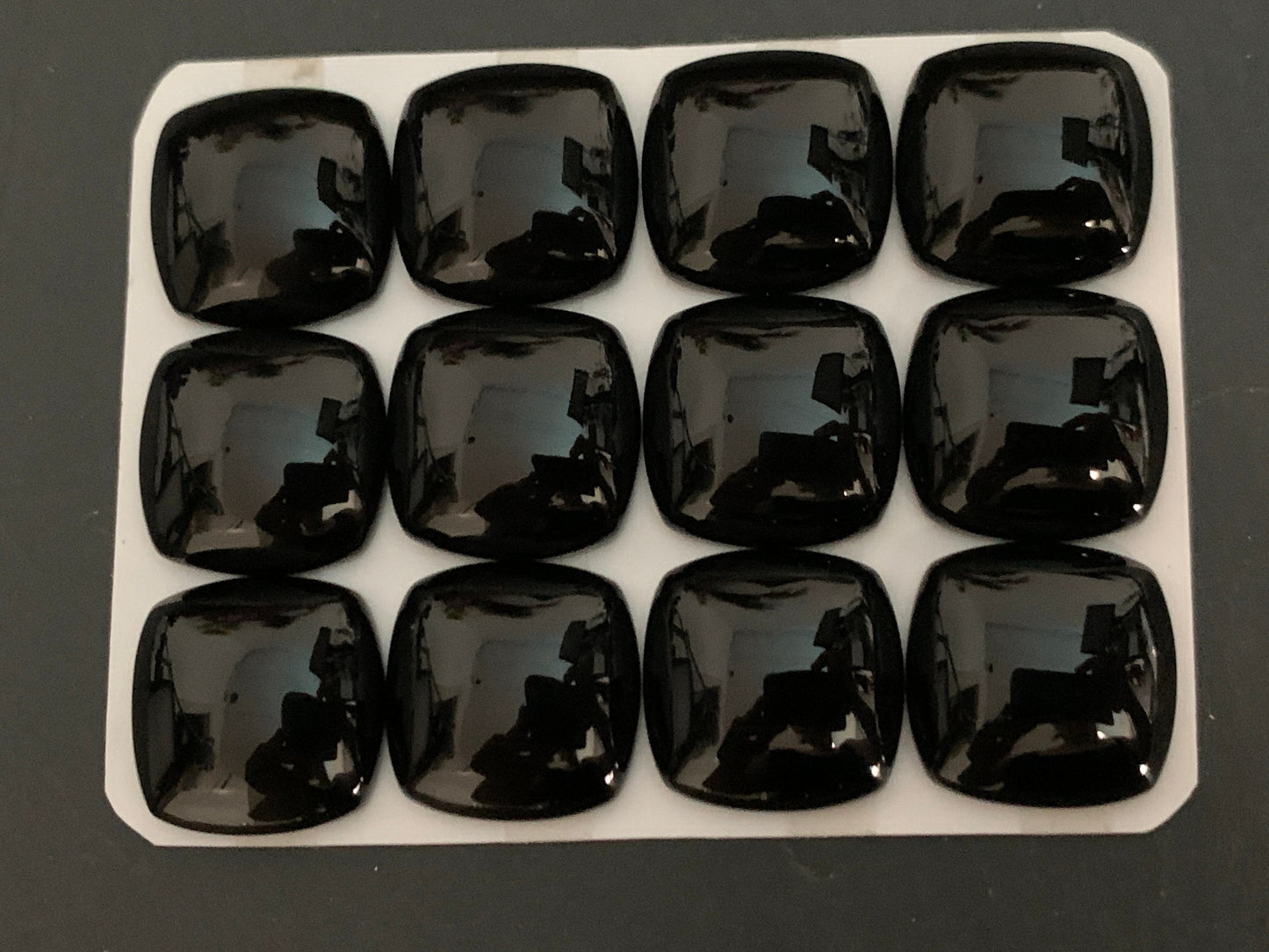 Black Agate square cushion 18x18mm cabochon - Calibrated cabochons