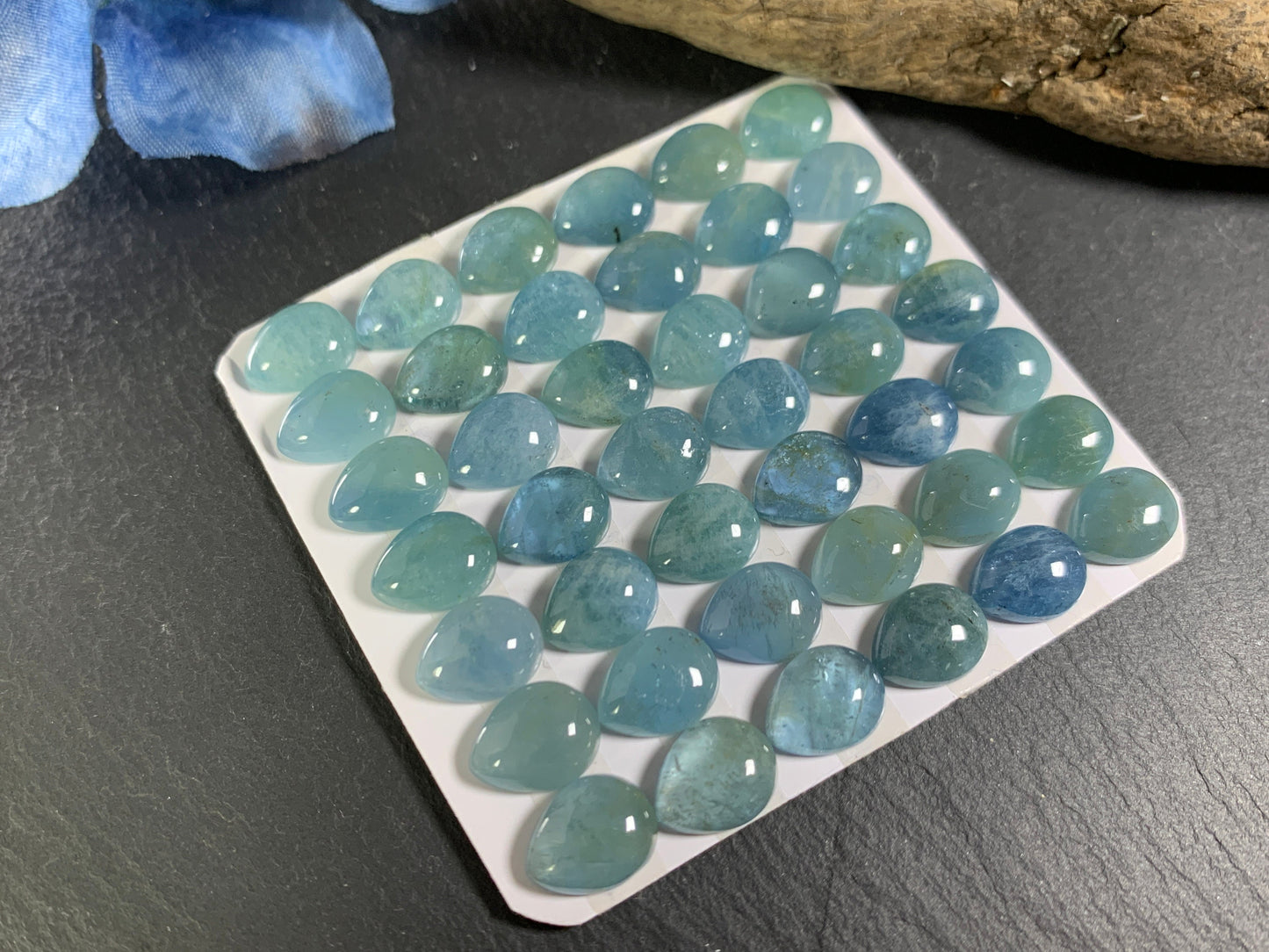 Aquamarine pear 8x10mm cabochon - Calibrated cabochons
