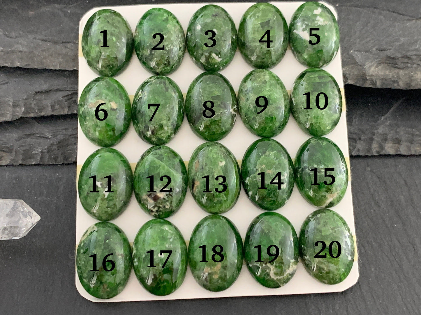 Chrome Diopside oval 13x18mm cabochon - Calibrated cabochons