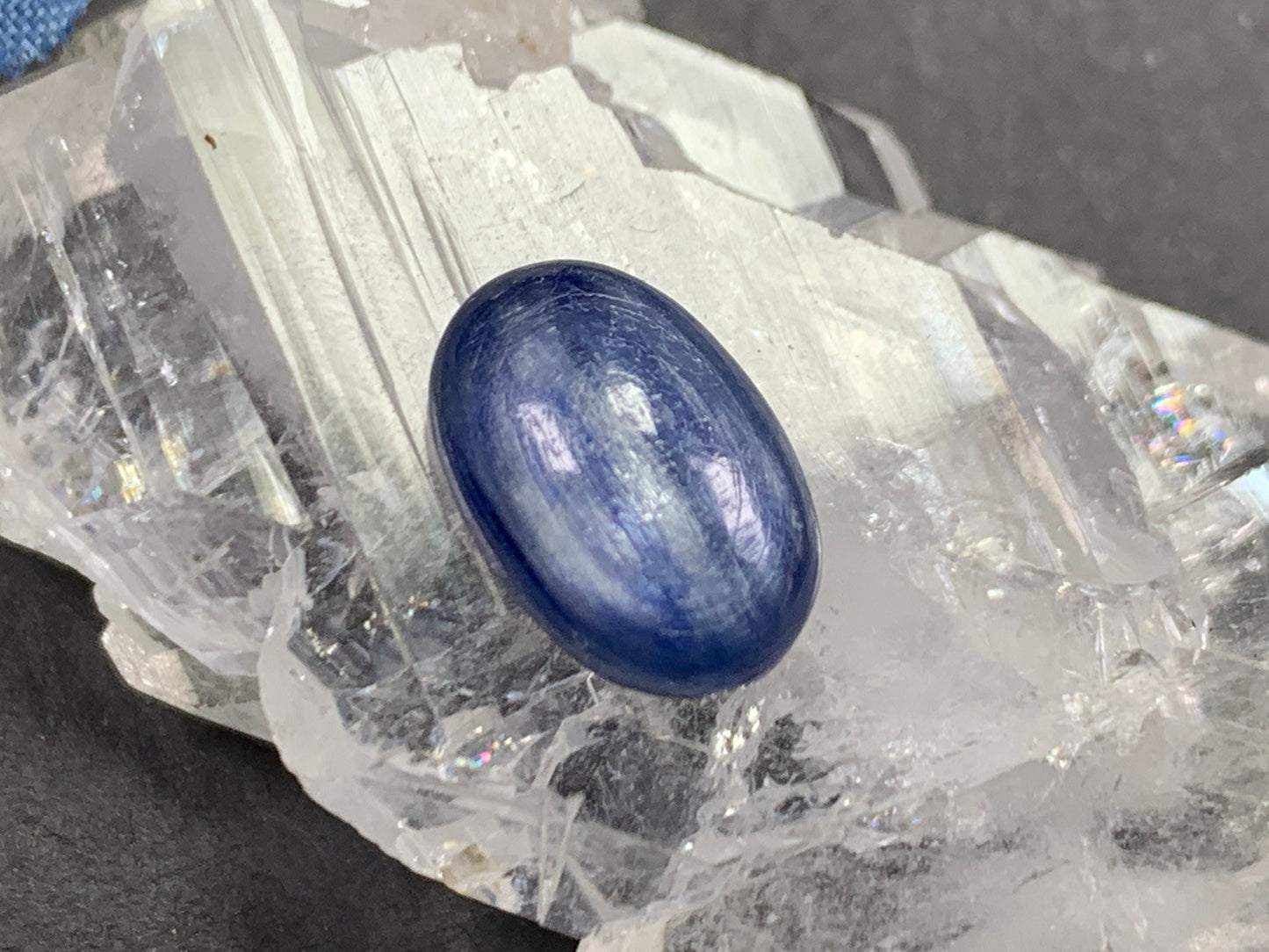 Kyanite oval cabochon 8x12mm - Calibrated cabochons