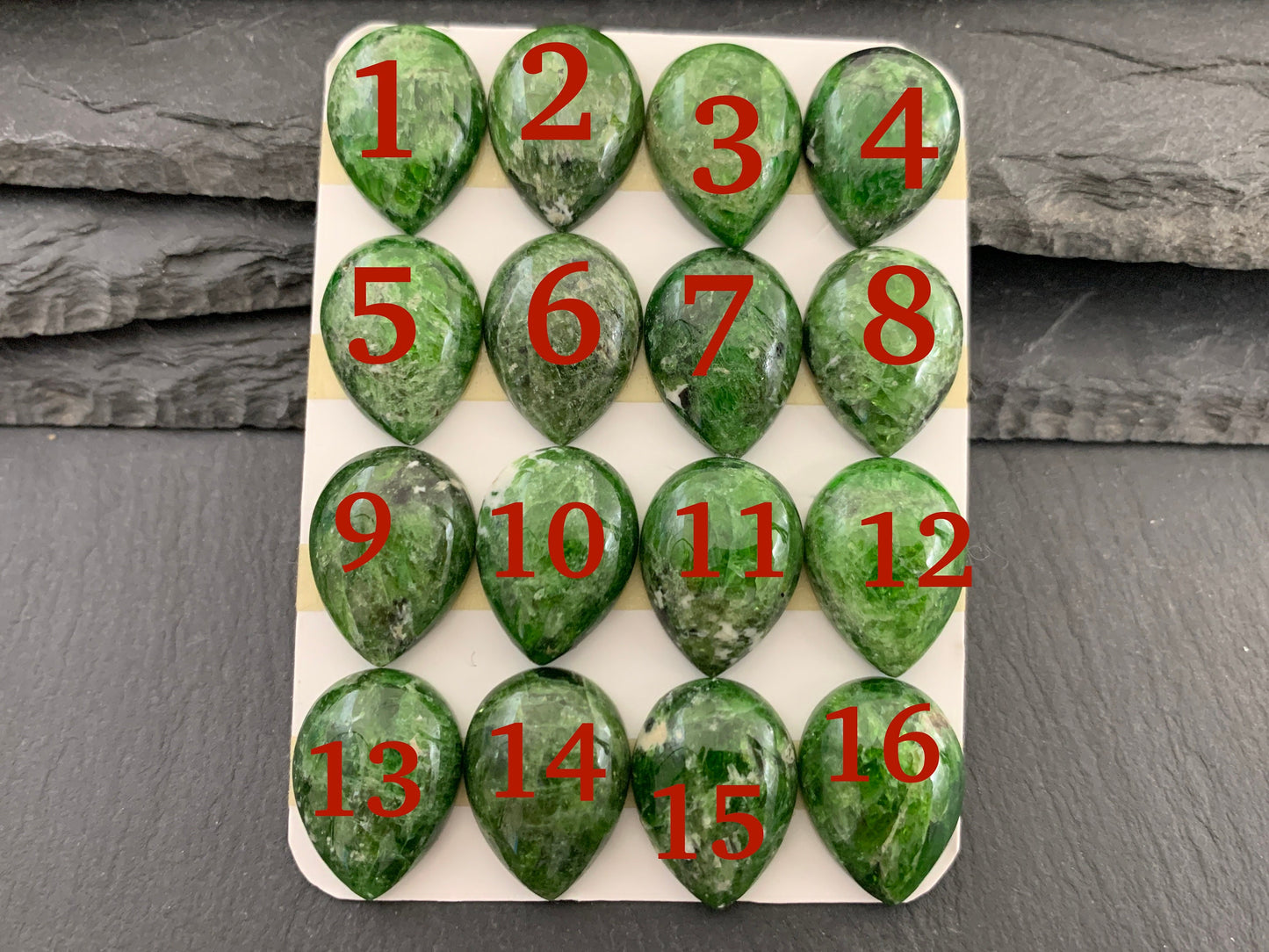 Chrome Diopside pear 15x20mm cabochon - Calibrated cabochons