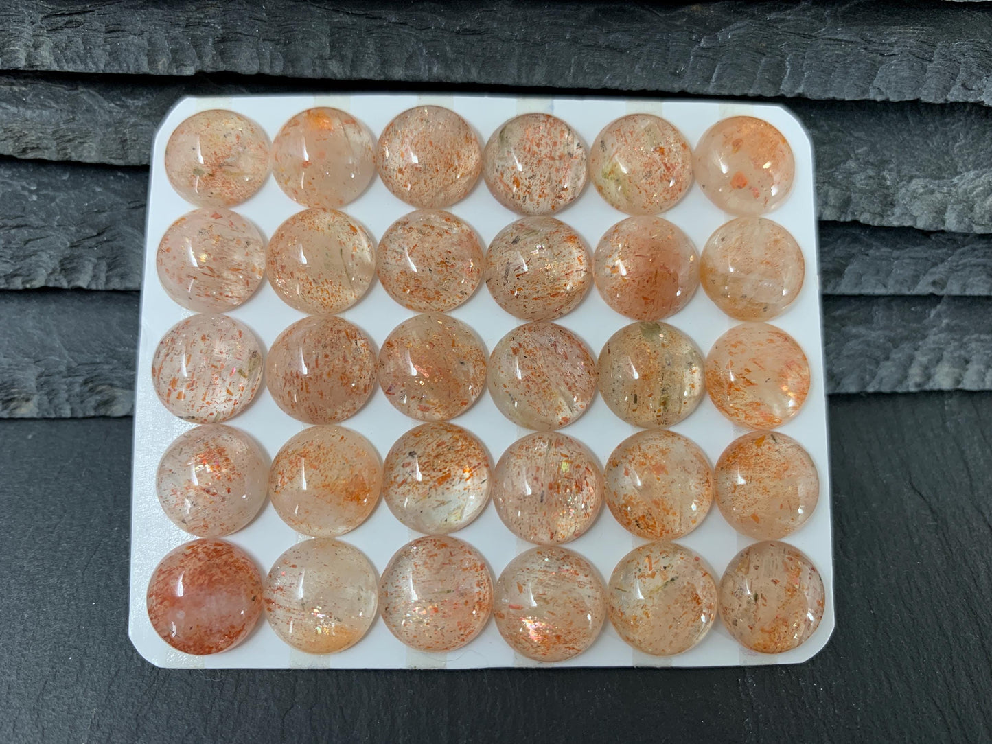 Sunstone round 12mm cabochon - Calibrated cabochons.