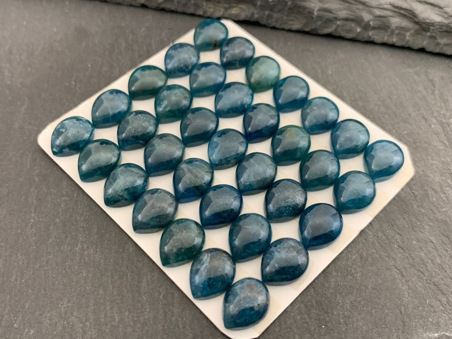 Blue Apatite pear 8x10mm cabochon - Calibrated cabochons