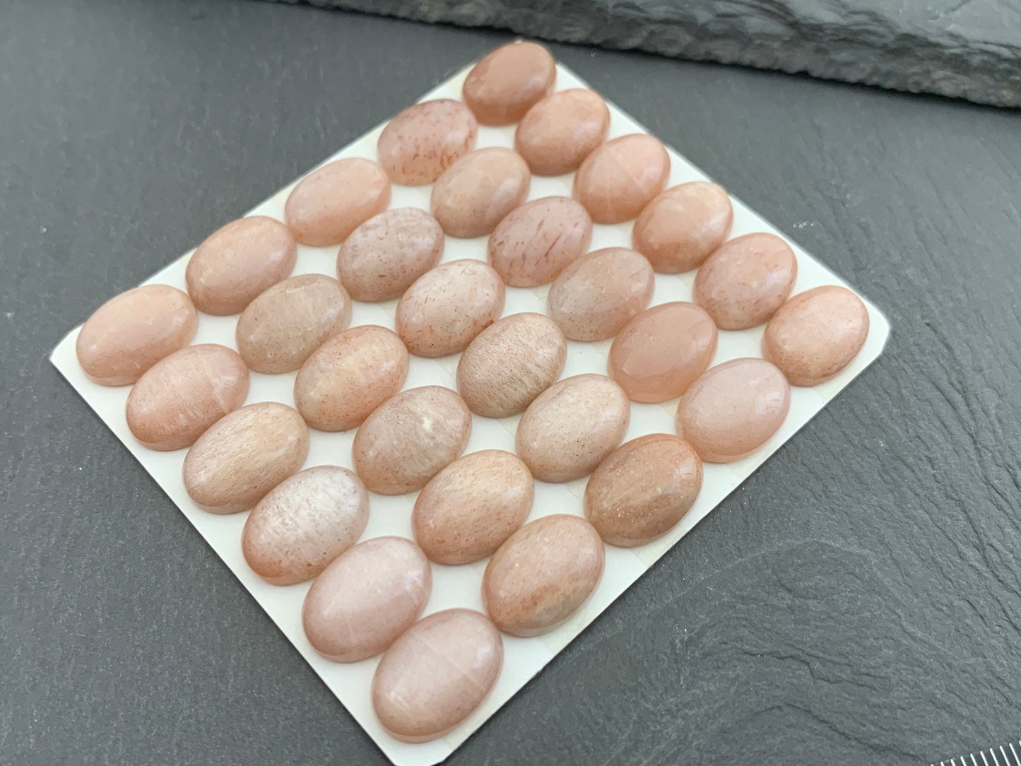 Pink Moonstone oval 10x14mm cabochon - Calibrated cabochons