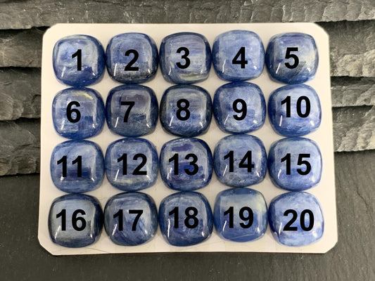 Kyanite square cushion 14mm cabochon - Calibrated cabochons