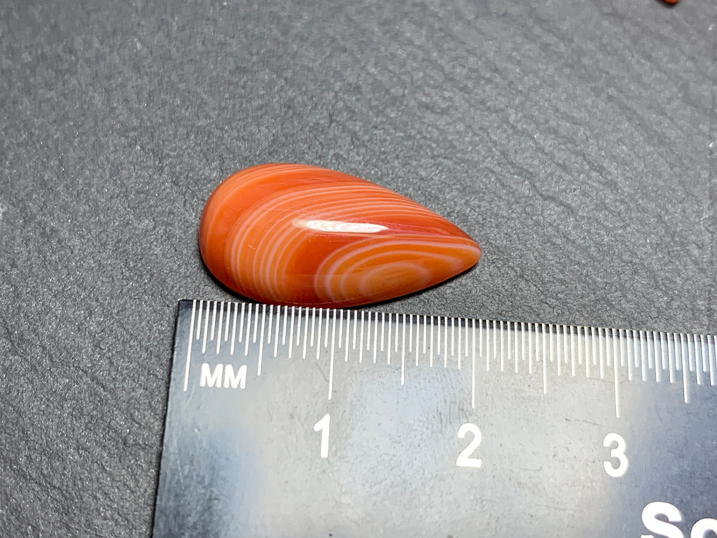 Red Agate with line pear 11x21mm cabochon - Calibrated cabochons
