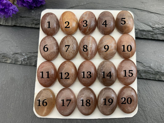 Gold Sunstone oval 12x16mm cabochon - Calibrated cabochons