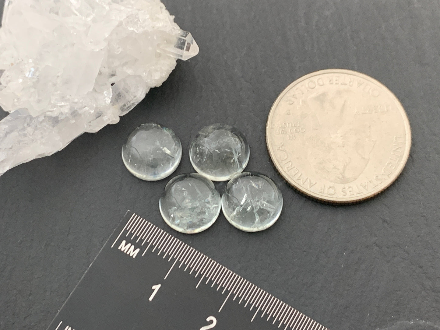 Green Amethyst round 10mm cabochon - Calibrated cabochons