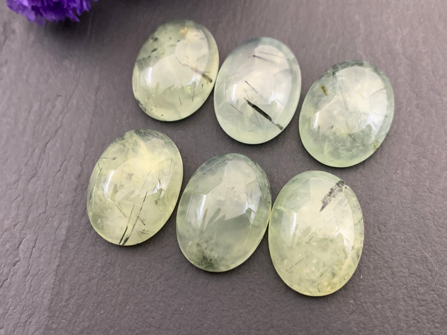Prehnite oval 15x20mm Cabochon - Calibrated cabochons