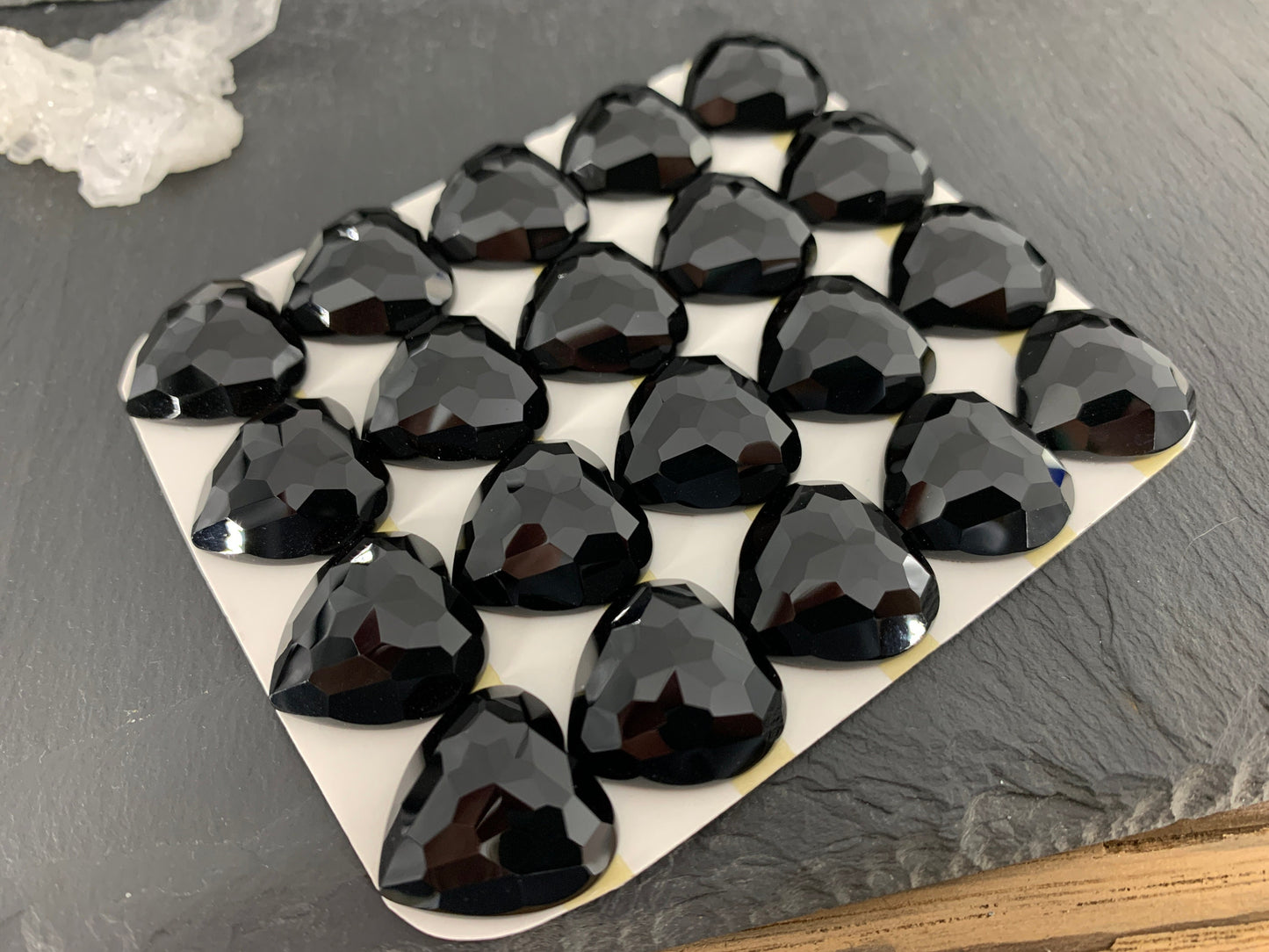 Faceted black Agate heart 20x20mm cabochon - Calibrated cabochons
